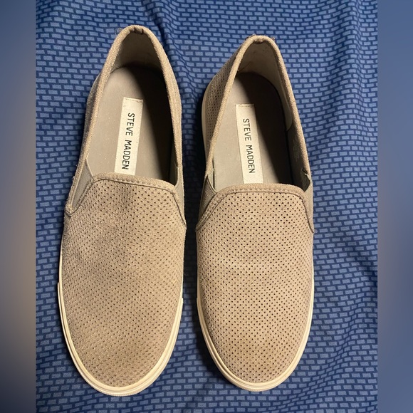 Gray Slip On Steve Madden Shoes size 7.5 (runs smaller) - Picture 4 of 10